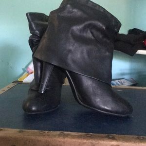 Black booties 7.5/8